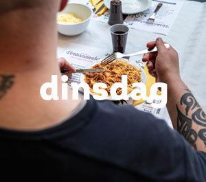 Lawaai, 9 cent per uur en roze strikken